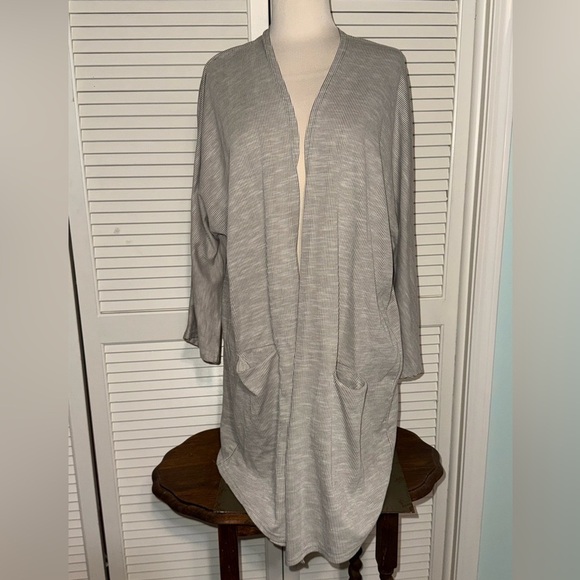 DONNI. • Ribbed 3/4 Sleeve Gray Cardigan - Picture 2 of 9